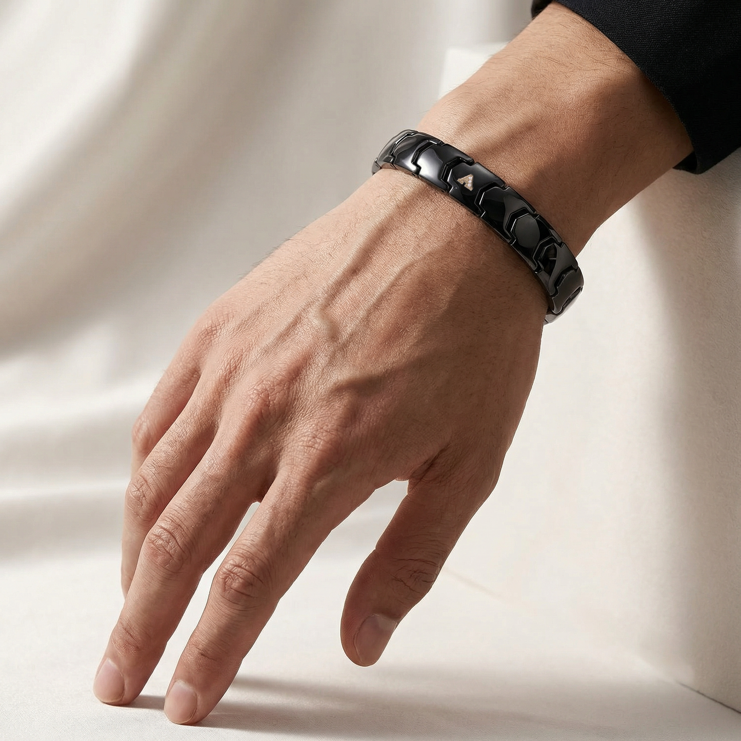 Bracciale Uniko Nero con Lettera Incastonata